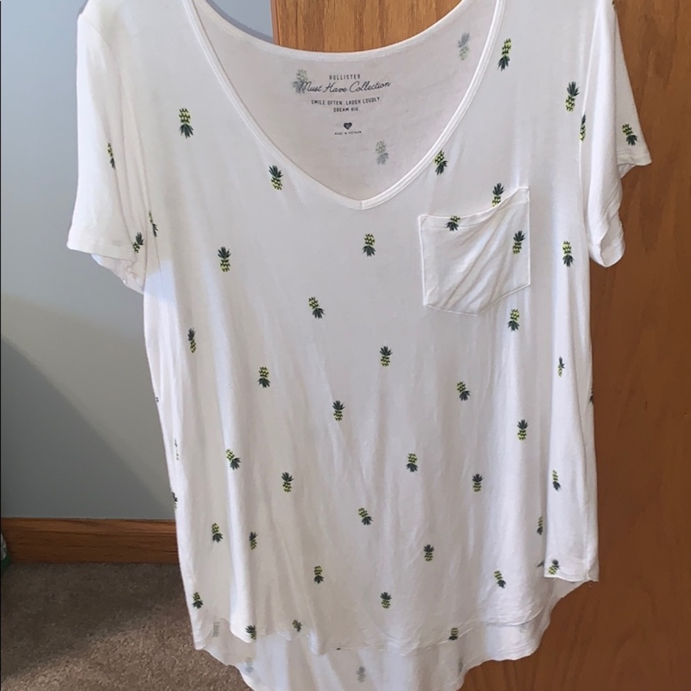 Hollister t shirt